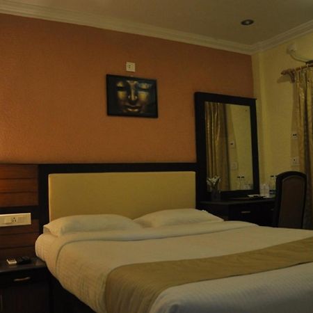 Moments Hotel โกลกาตา ภายนอก รูปภาพ