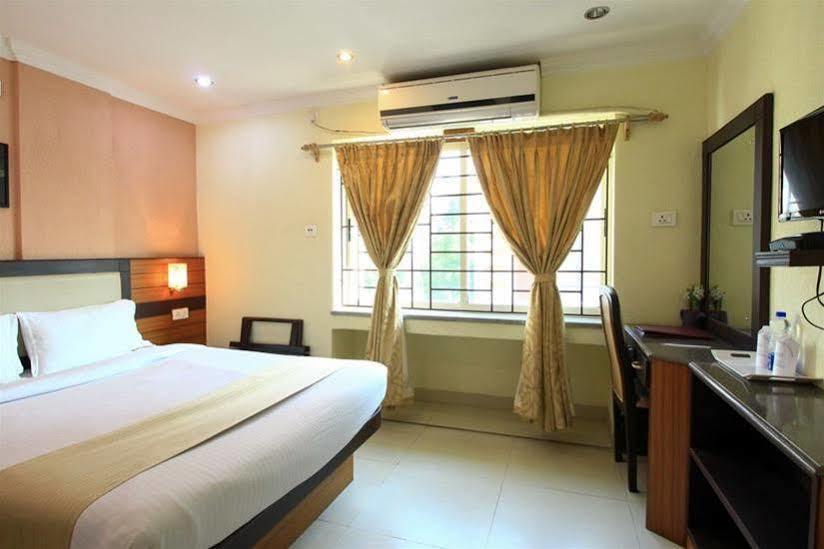 Moments Hotel โกลกาตา ภายนอก รูปภาพ