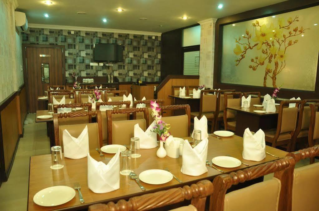 Moments Hotel โกลกาตา ภายนอก รูปภาพ