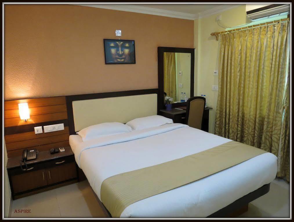 Moments Hotel โกลกาตา ภายนอก รูปภาพ
